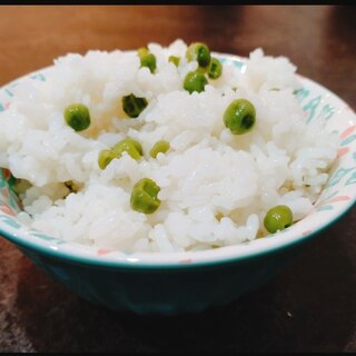 冷凍の豆で‼ふっくらグリンピースごはん